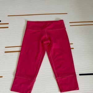 Lululemon size 4 capris